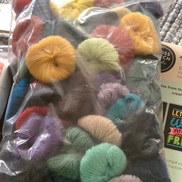 2 craft sets cross stitch plus string - Picture 8 of 12